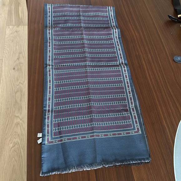 Vintage 100% silk & wool Pierre Balmain scarf - Picture 11 of 12